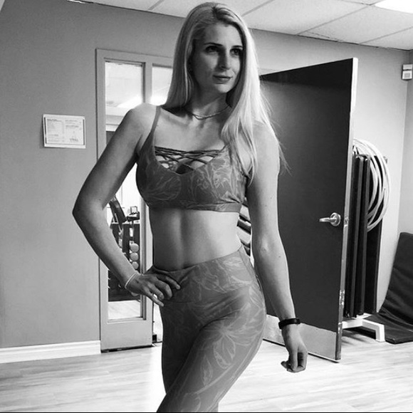 Fabletics Sports Bra - Picture 3 of 5